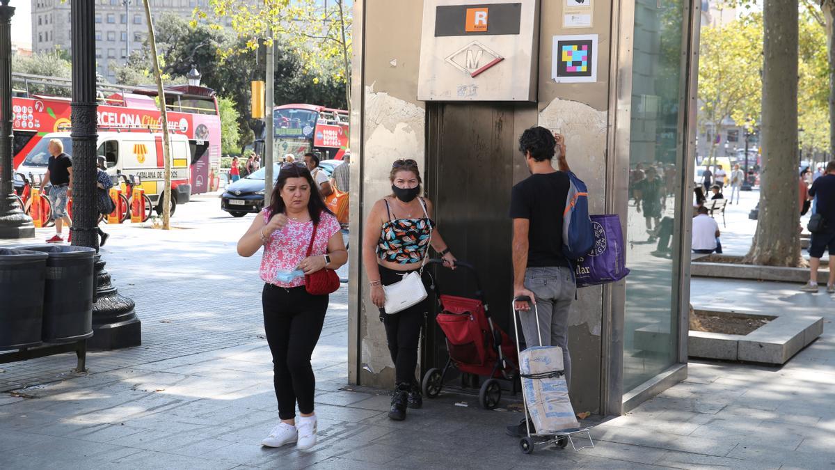 Uso indebido o innecesario de los ascensores en el metro.