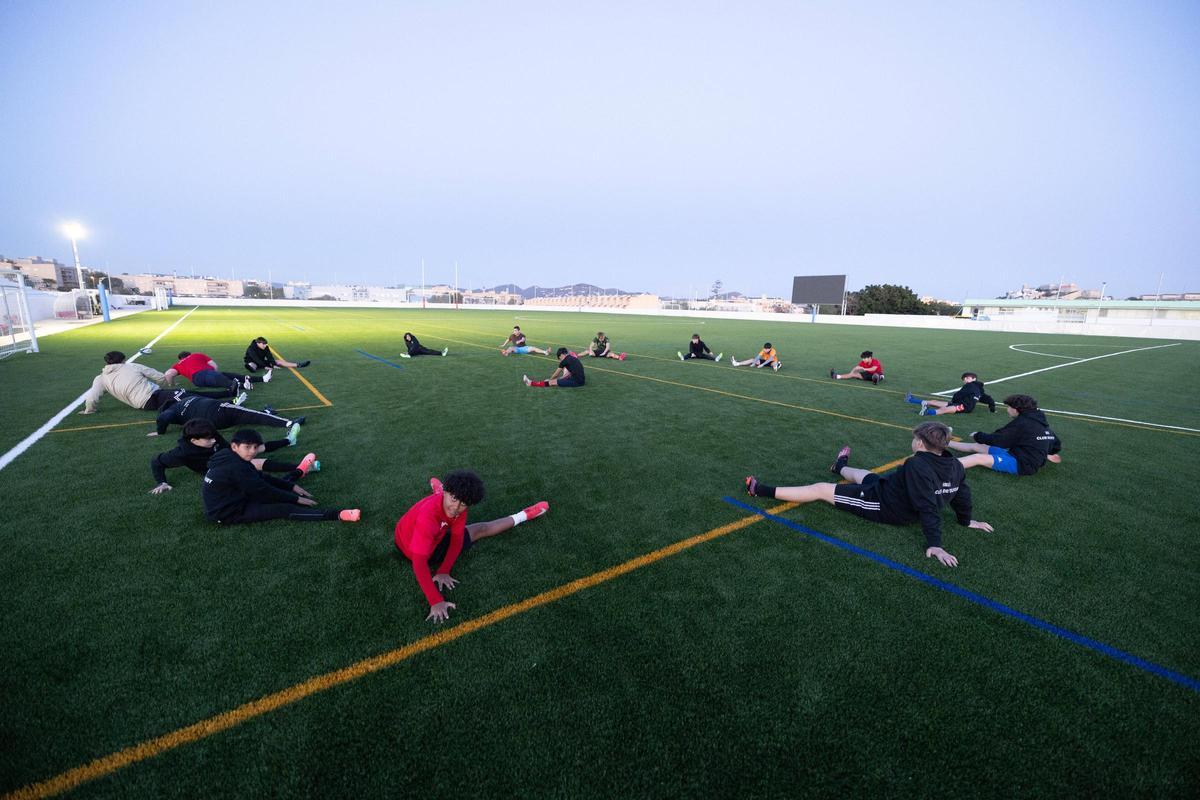 Primer entrenamiento de las categorías inferiores del Ibiza Rugby Club en Es Putxet