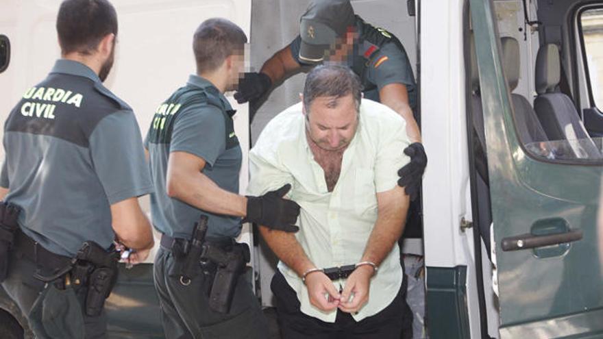 La Guardia Civil conduce a Ribas a declarar al edificio judicial, el 24 de julio de 2012.