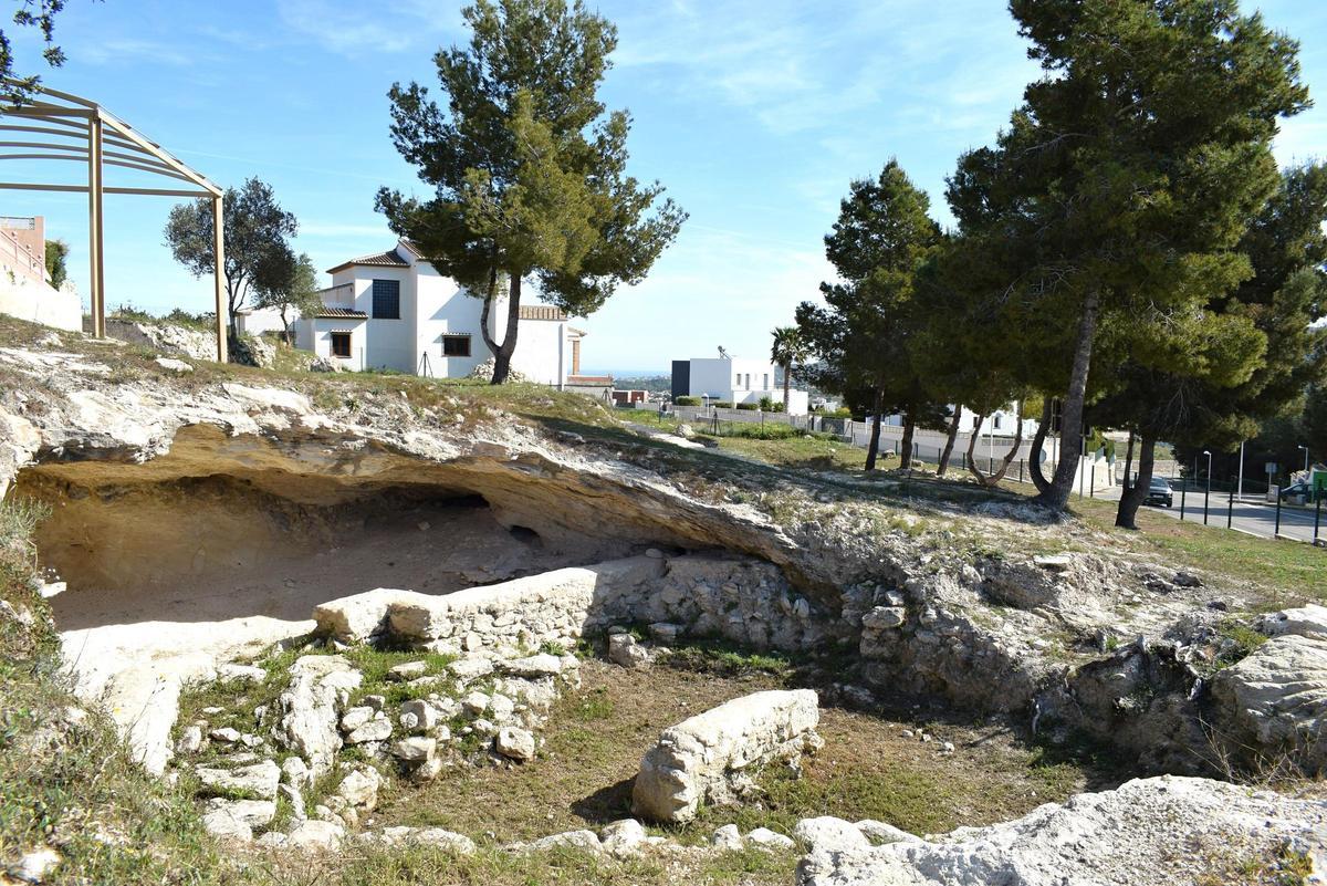 El yacimiento arqueológico de la Cova de les Bruixes