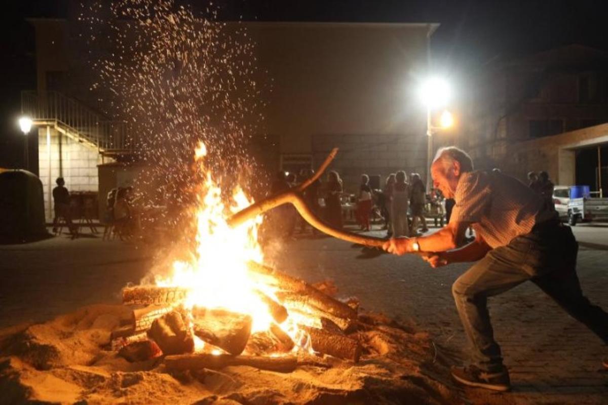 Algunas de las imágenes que deja la fiesta de San Juan en O Salnés.