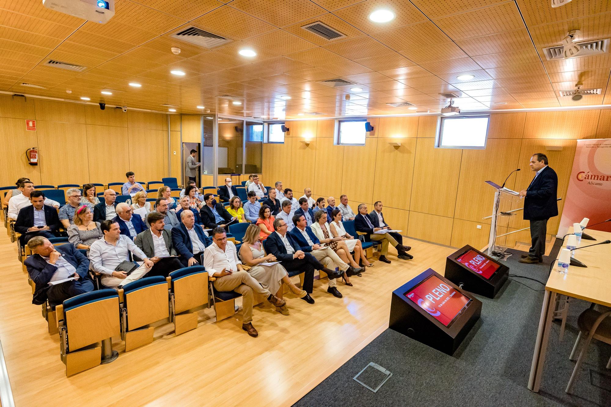 La institución empresarial insiste en que "no es momento" de crear el nuevo impuesto, que ven como un "ataque" al sectorLa institución empresarial insiste en que "no es momento" de crear el nuevo impuesto, que ven como un "ataque" al sector