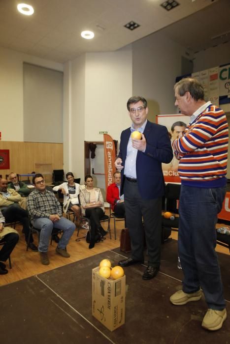 Ignacio Prendes y Francisco Sosa Wagner en el cierre de campaña de Ciudadanos en Asturias