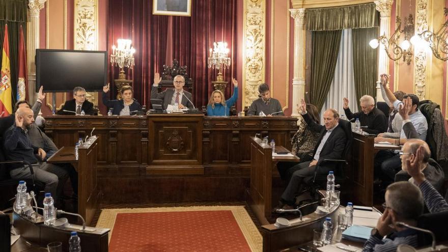 Votación en Ourense en diciembre para modificar las cuentas locales, que datan de 2014. | ENZO SARMIENTO
