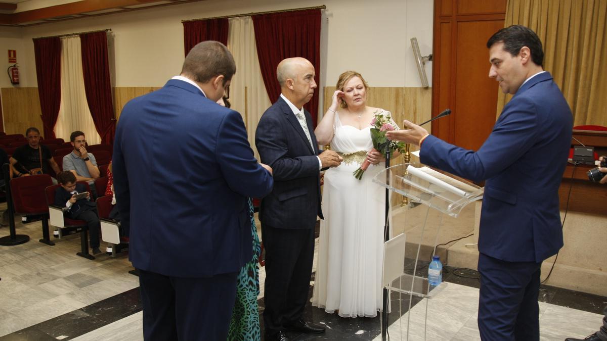 Celebración de una boda civil en el Ayuntamiento.