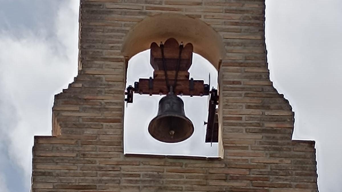 La réplica de la campana que ha sido instalada en la ermita.