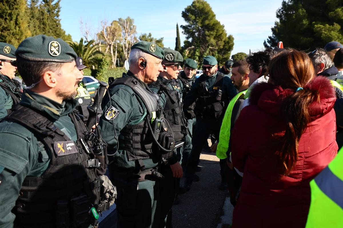 En imágenes | Atascos en los alrededores de Plaza por un protesta de agricultores por el acuerdo del Mercosur En imágenes | Atascos en los alrededores de Plaza por un protesta de agricultores por el acuerdo del Mercosur