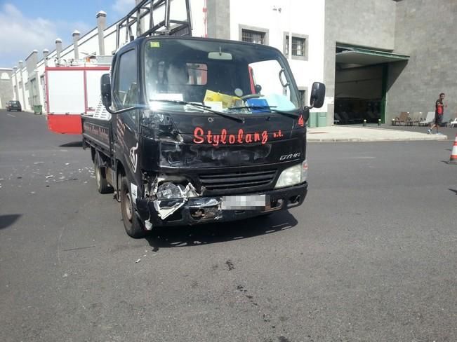 Accidente y vuelco de una furgoneta en Playa Blanca (Lanzarote)