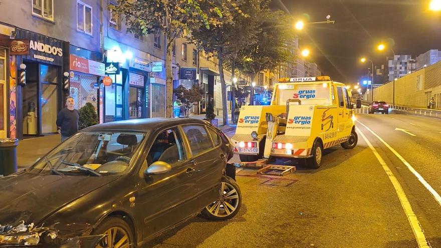 Una conductora bajo los efectos del alcohol provoca un choque en cadena con tres coches en Oviedo