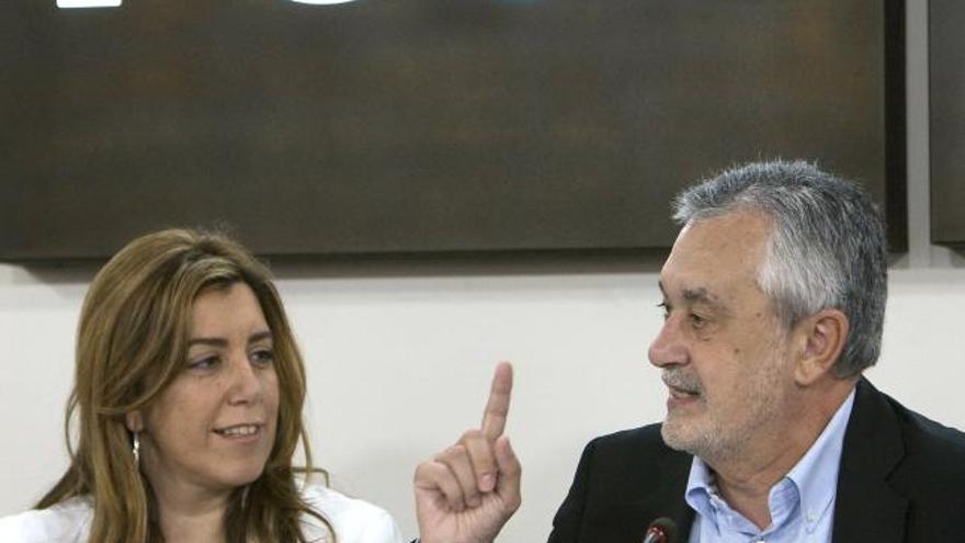 La secretaria de Organización del PSOE-A, Susana Díaz, junto a José Antonio Griñán.