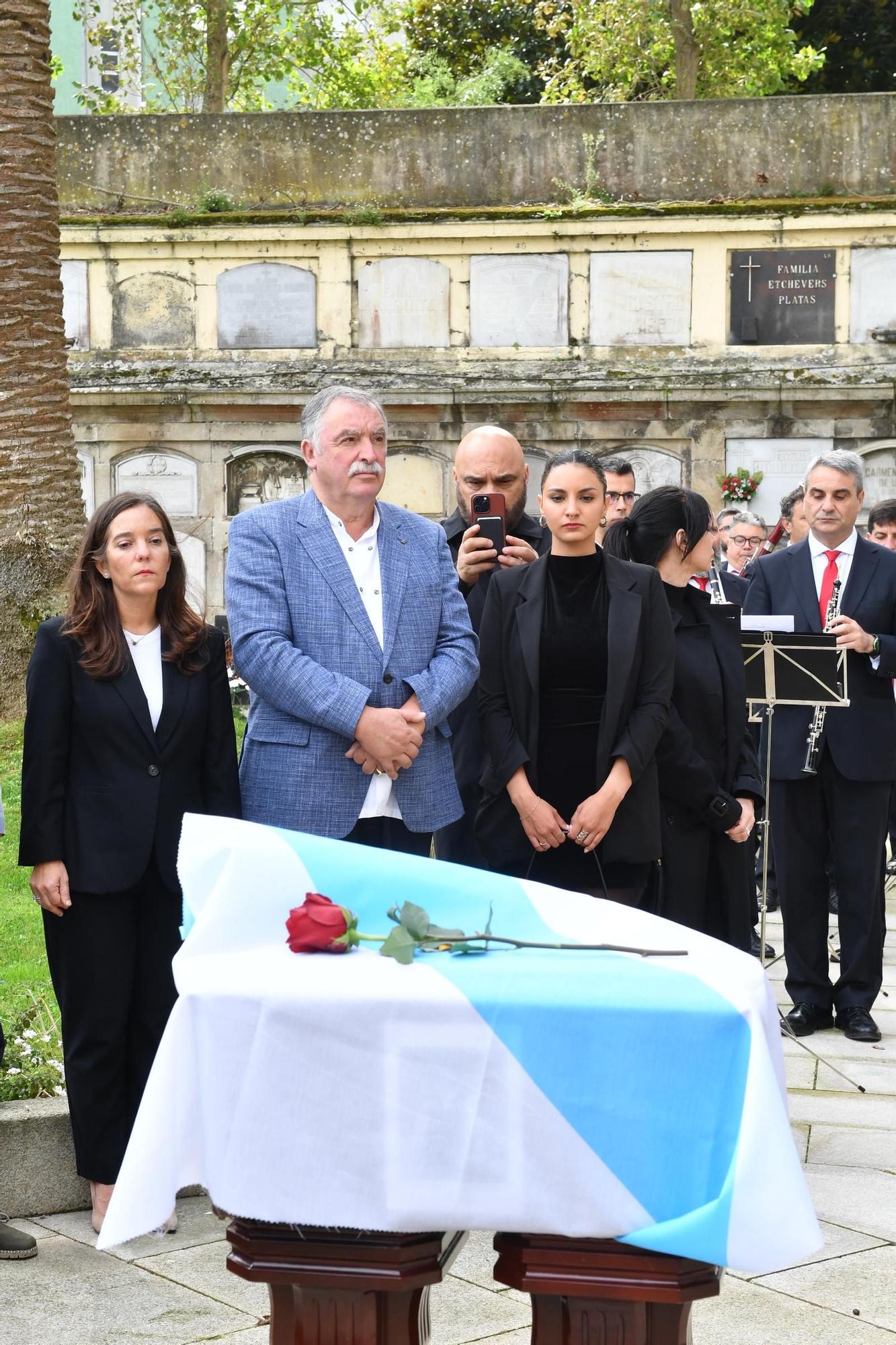 Recepción e enterro dos restos do pintor Francisco Miguel