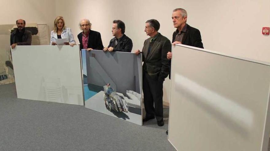 Mariano Matarranz, Aurora Cienfuegos, José Manuel Núñez Arias, Luis Feás, Rubén Suárez y Ramón Quirós, con la obra ganadora en el centro.