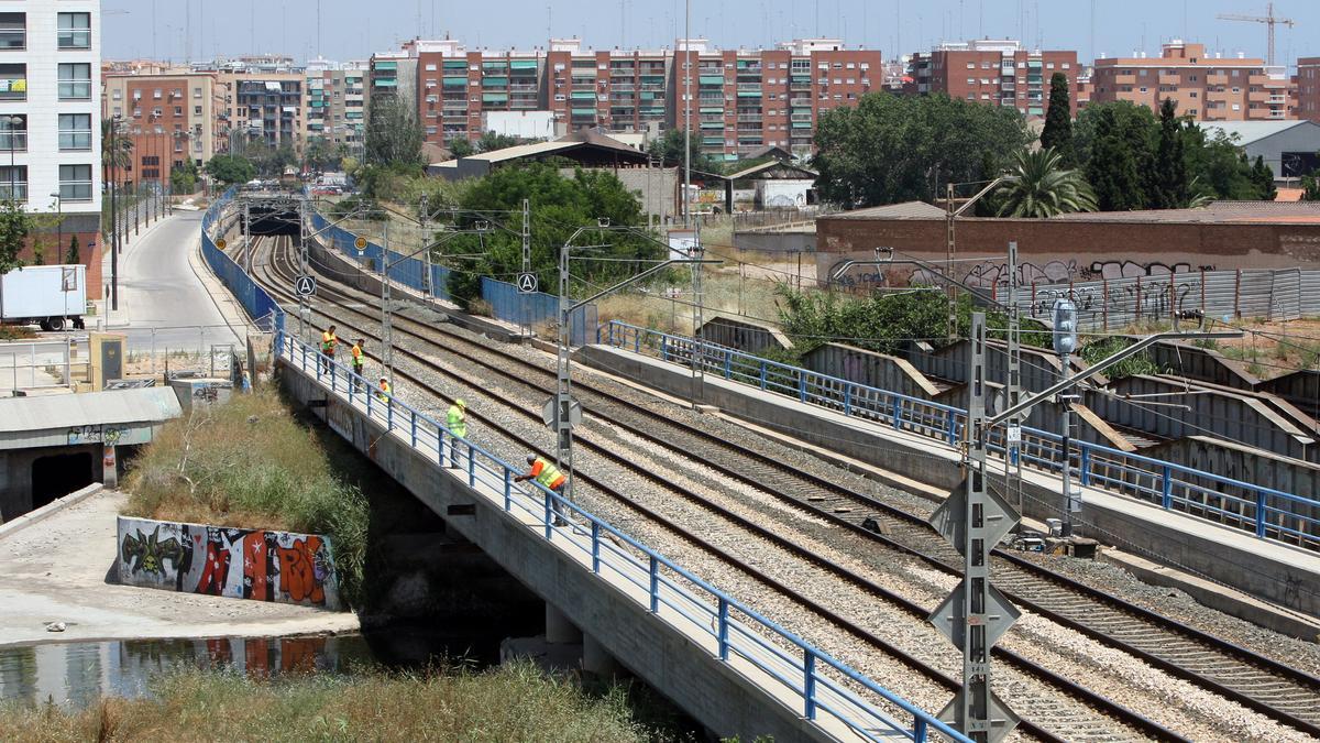 Salida del túnel de Serrería, que será envuelto en un cajón.