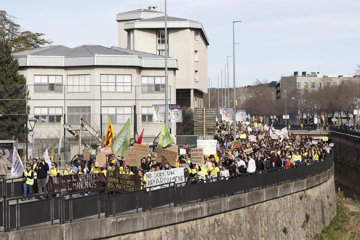 Les fotos de la manifestació dels professors gironins per reclamar millores laborals i salarials