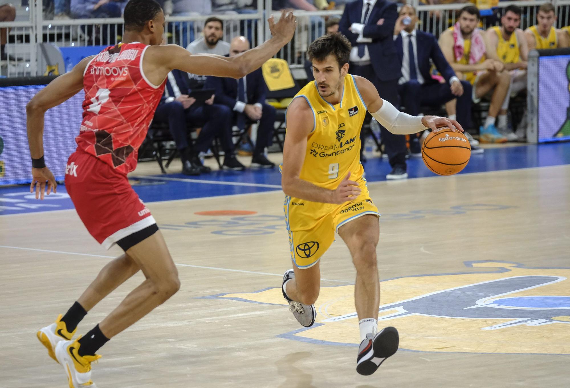 Nico Brussino en un uno contra uno ante Kao, el pasado sábado.