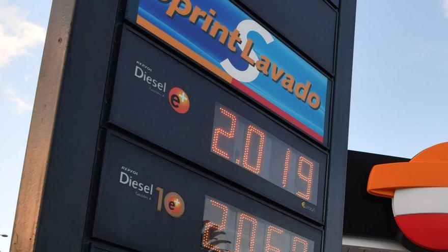 Casi dos tercios de las gasolineras de la ciudad venden el diésel a más de dos euros el litro