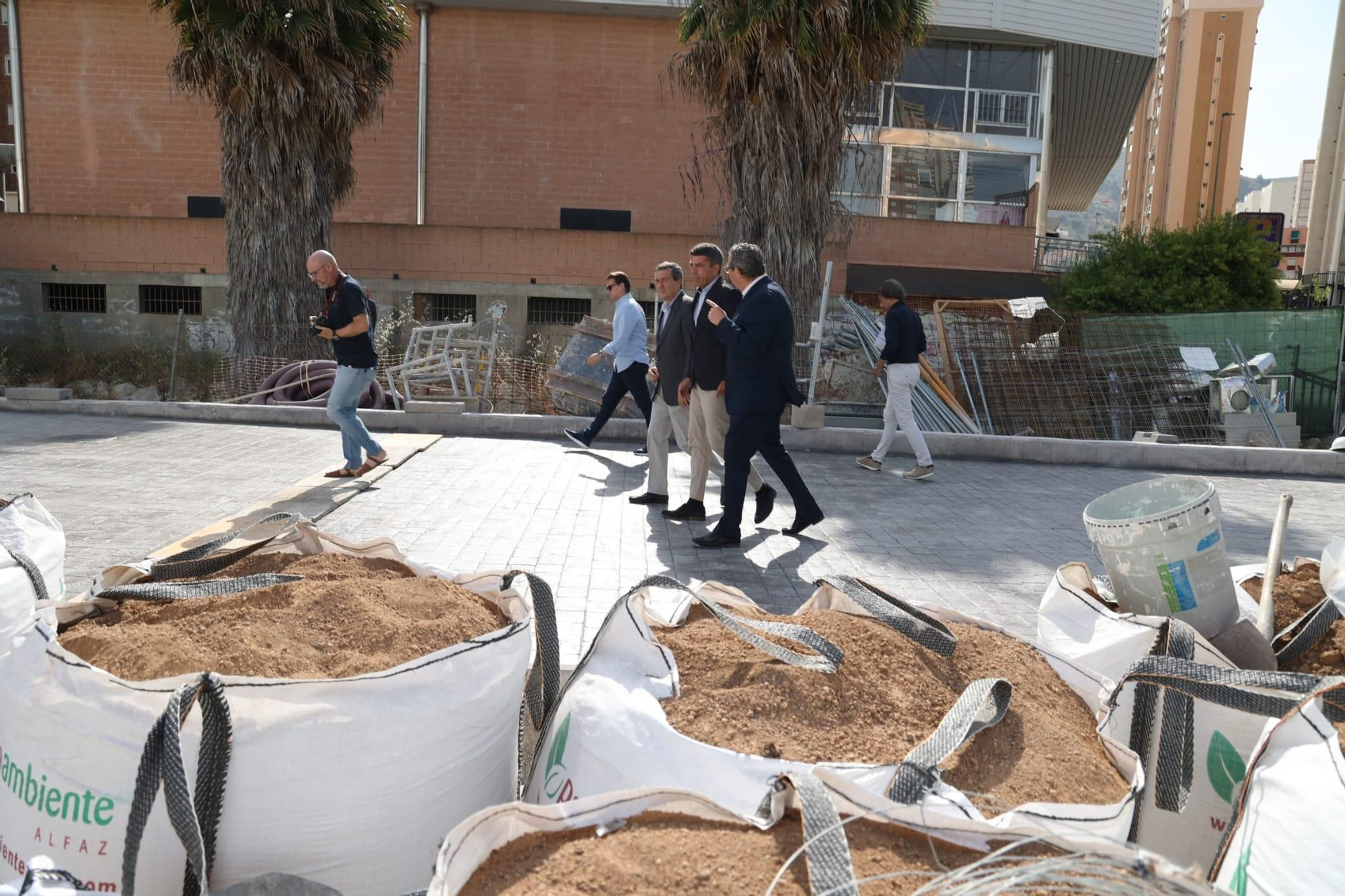 Visita de Mazón al centro de salud Rincón de Loix en Benidorm