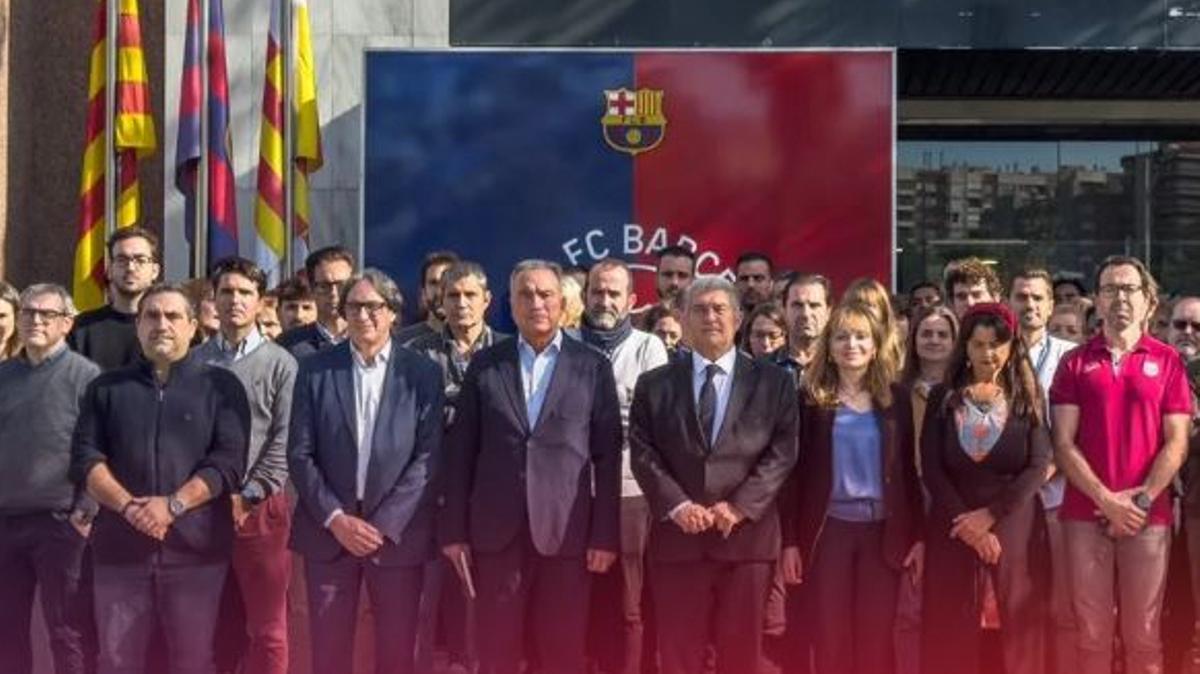 Laporta y varios trabajadores del Barça guardaron un minuto de silencio por las víctimas de la DANA en Valencia
