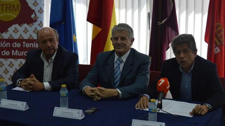 Alcolea, Gómez López y Antonio Saura, ayer en la presentación.