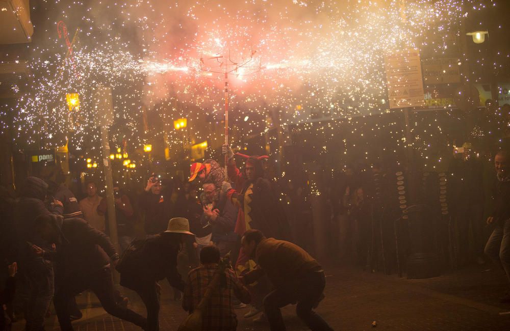 Magdalena 2017: La "Enfarolà" ilumina la noche de Castelló