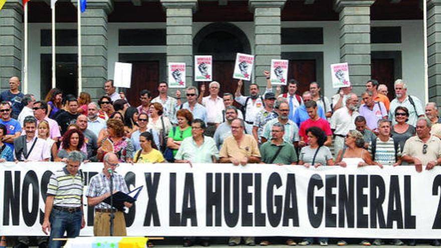 Trabajadores llaman a la huelga general celebrada el 29 de septiembre de 2010 contra la reforma laboral del Gobierno de José Luis Rodríguez Zapatero.