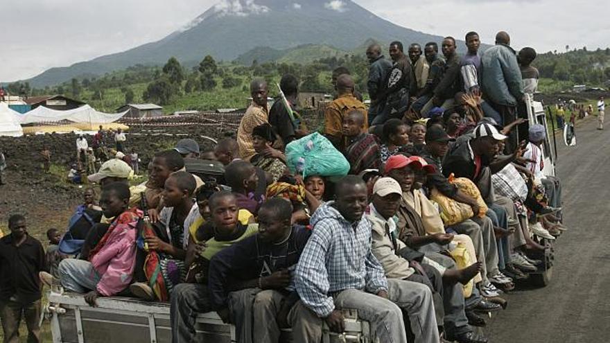 La ofensiva de los rebeldes tutsis provocó que más de 200.000 personas huyeran de sus casas en Kivu norte y se unieran al millón de desplazados que ya había en la provincia, donde las ayudas que reciben son escasas y las organizaciones internacionales temen que se produzca un desastre humanitario.