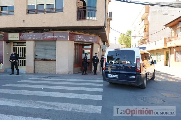 Muere de una cuchillada en el cuello un hombre en un bar de Puente Tocinos