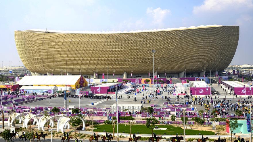 Los aficionados comienzan a llegar al estadio de Lusail