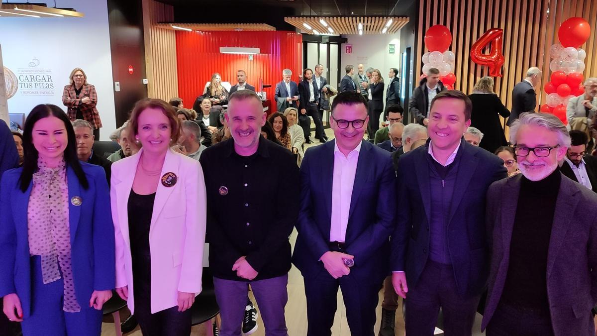 José González, Patricia García, Rafael Pérez, Roberto Ramos con responsables de Diesemm, esta tarde.