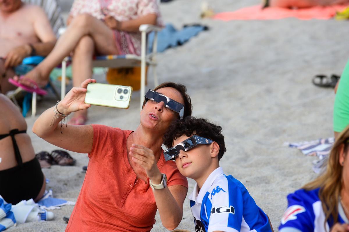Más de 225.000 personas vivieron el eclipse solar total en las calles de la ciudad Más de 225.000 personas vivieron el eclipse solar total en las calles de la ciudad