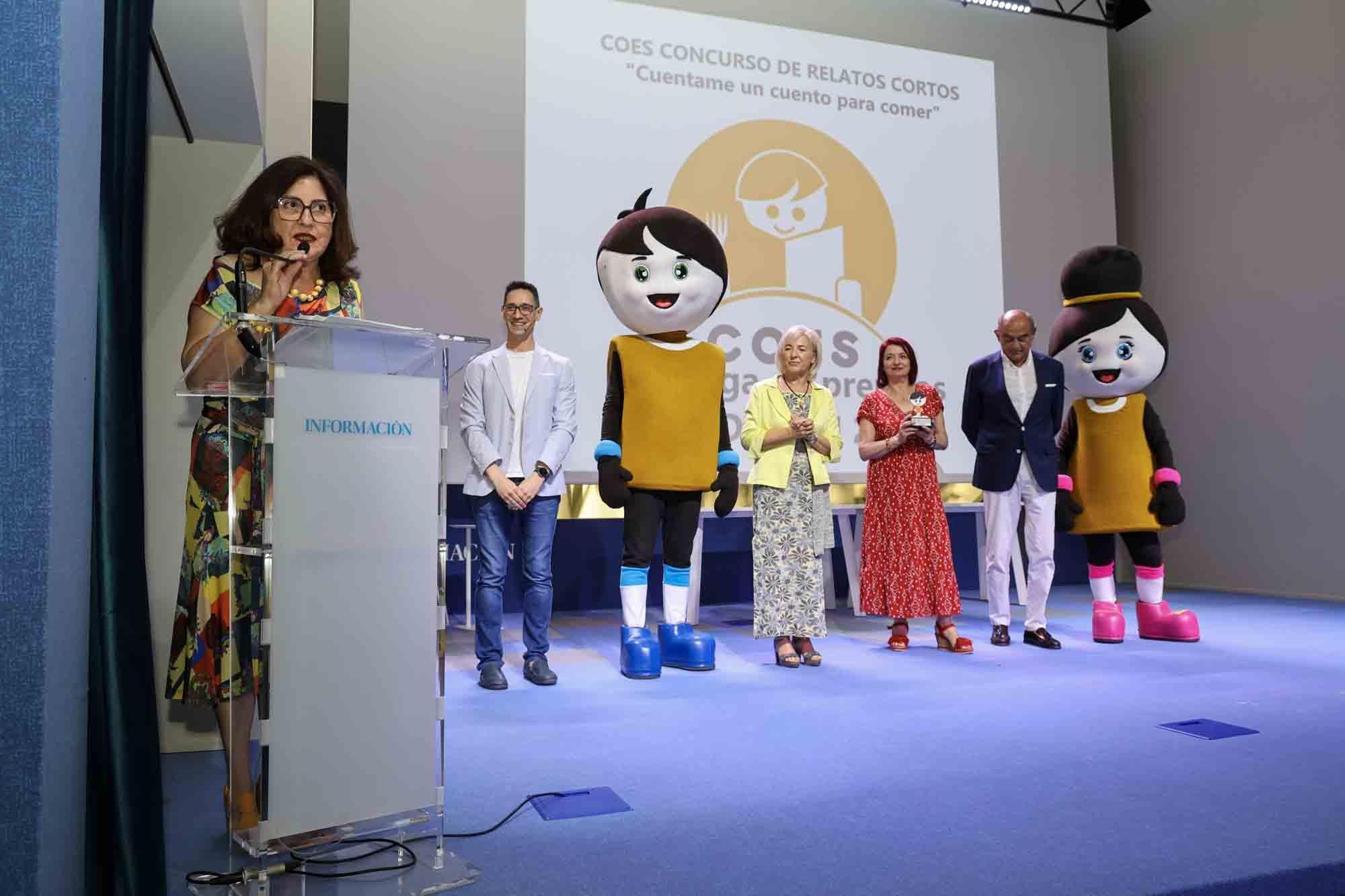 Entrega de premios del concurso infantil de relatos cortos "Cuéntame un cuento para comer" en el Club INFORMACIÓN organizado por COES