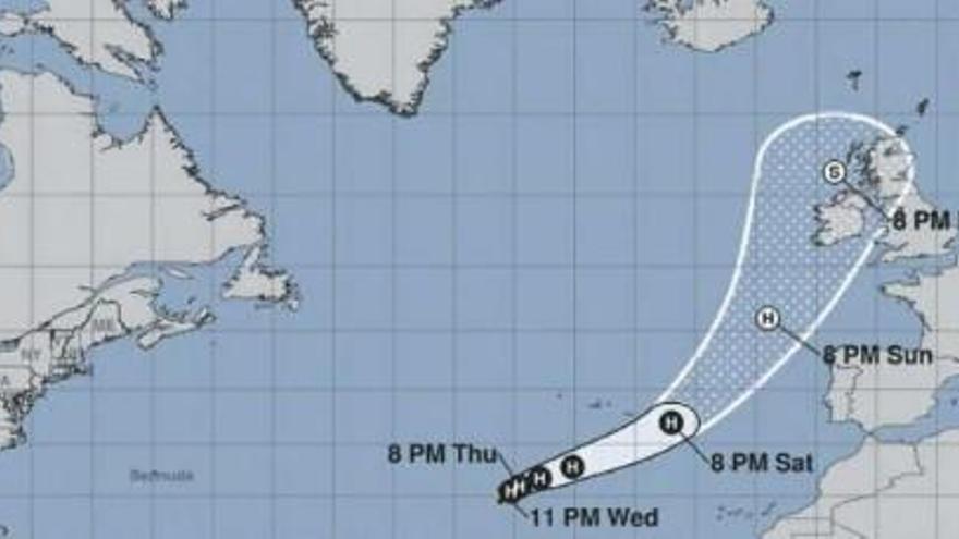 Gráfica del Centro Nacional de Huracanes de Miami (EE UU) que muestra la trayectoria de tres días del Ofelia, que el domingo pasará a la altura de Galicia pero lejos, sin producir aquí los efectos de un huracán.