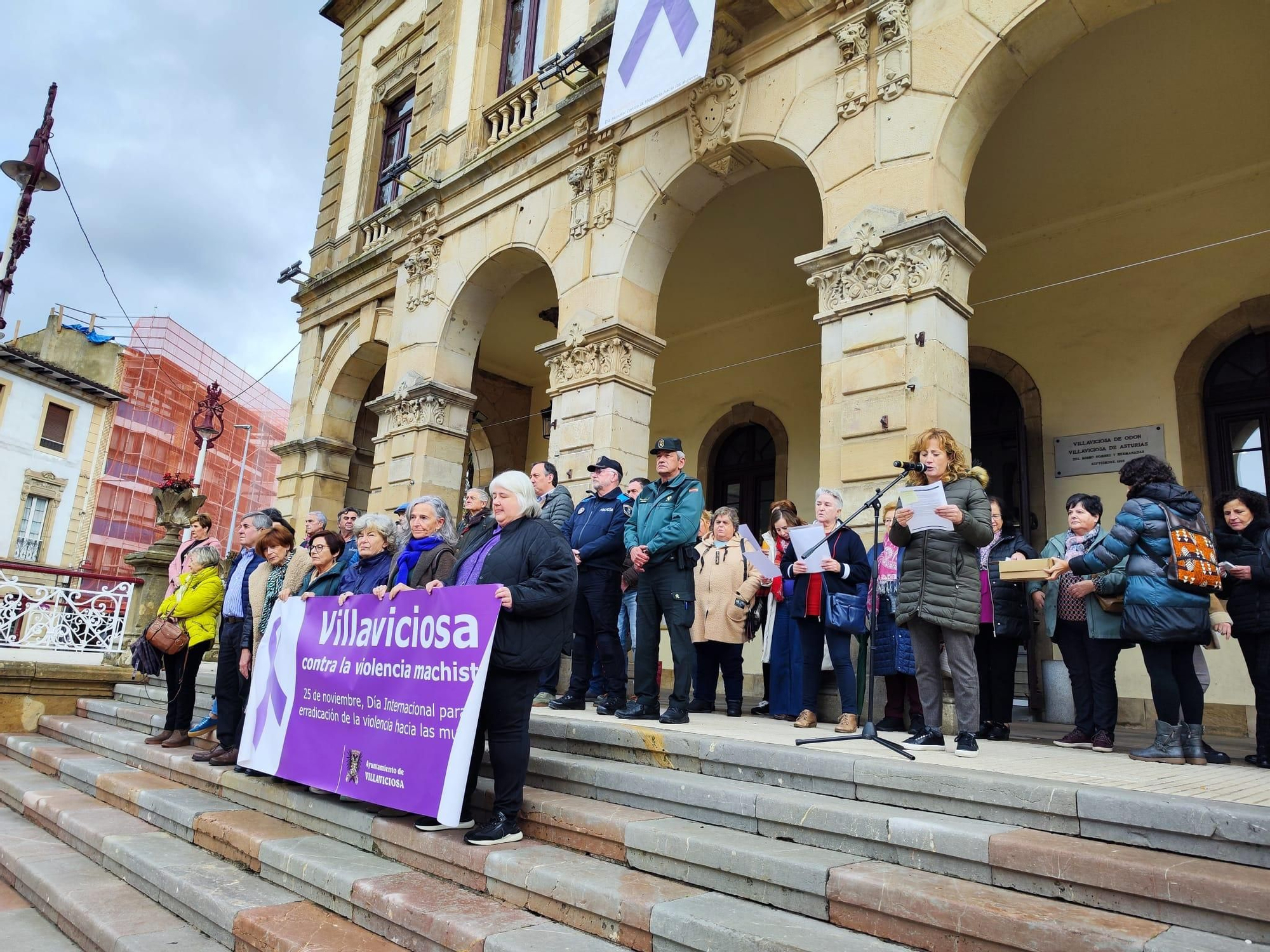 Villaviciosa, contra la violencia de género: los vecinos salen a la calle para conmemorar el 25N