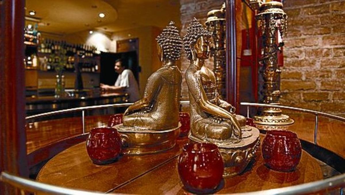 L’estàtua de Buda presideix el restaurant Anna Purna.