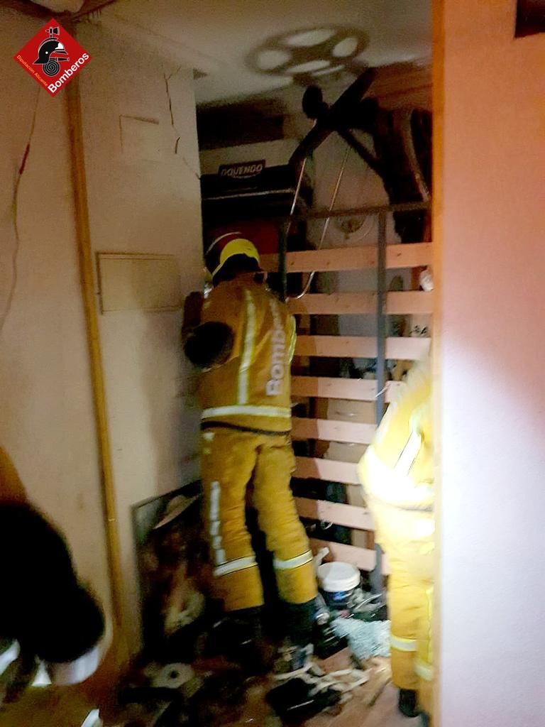 Una gran explosión destroza un edificio de Torrevieja