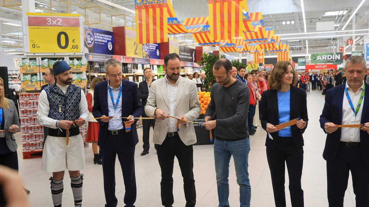 Elodie Perthuisot, CEO de Carrefour España, en el acto del corte de la cinta.