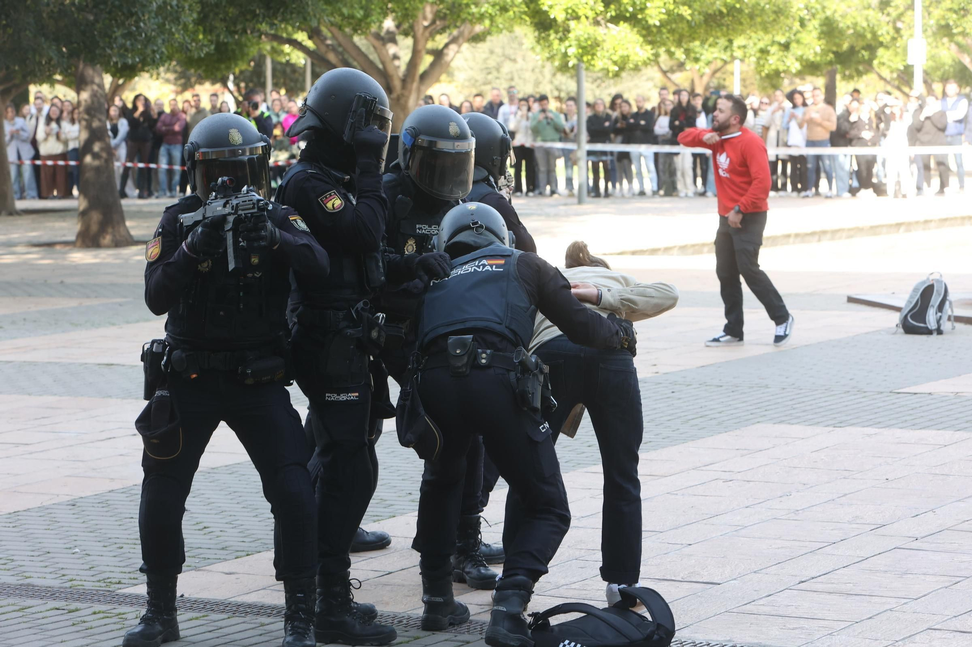 La Universidad de Alicante realiza un simulacro de ataque terrorista en sus instalaciones