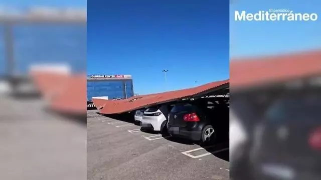 La borrasca Oriana deja atrapados varios coches en el parking de Carrefour en Castelló