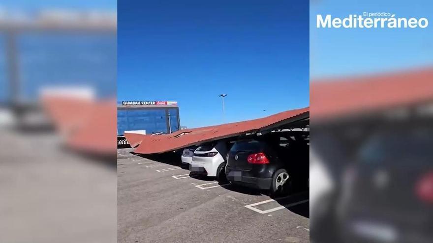 La borrasca Oriana deja atrapados varios coches en el parking de Carrefour en Castelló