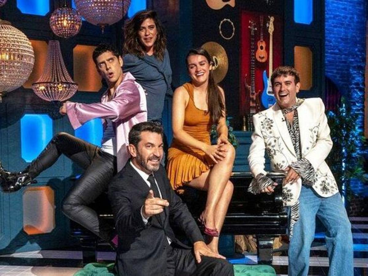 Arturo Valls, junto a Eduardo Casanova, María León, Amaia y Palomo Spain.