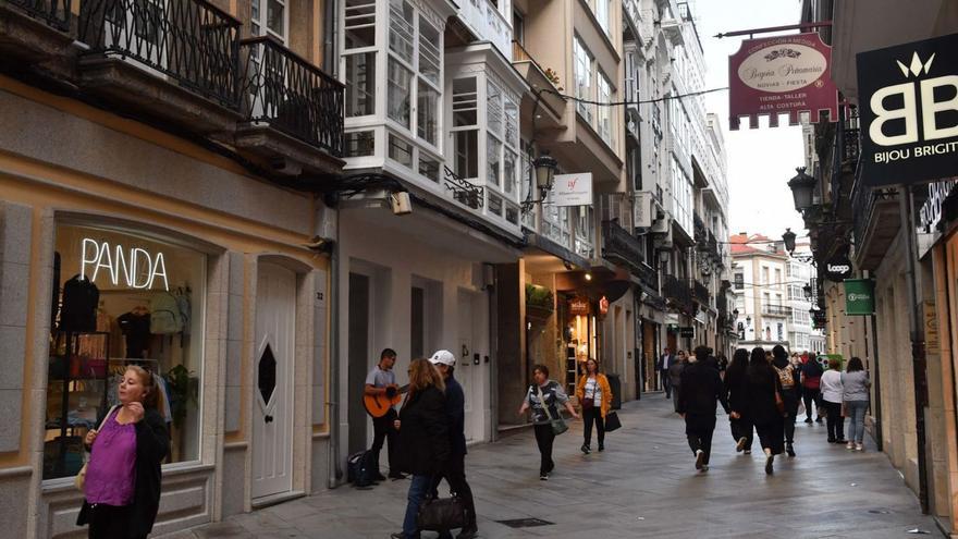 La calle Real, con varios pisos vacacionales en la actualidad. |   // VÍCTOR ECHAVE