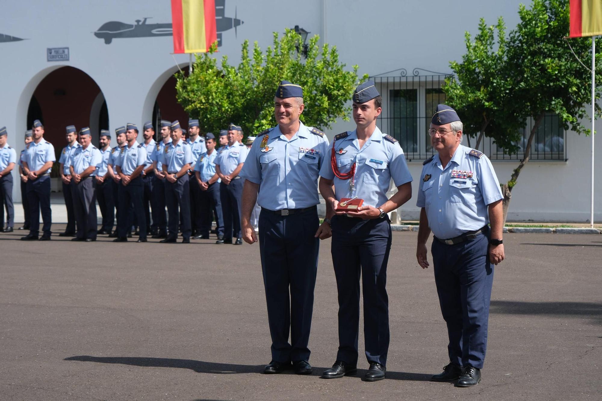 11 nuevos pilotos de caza finalizan su formación en la Base Aérea de Talavera la Real