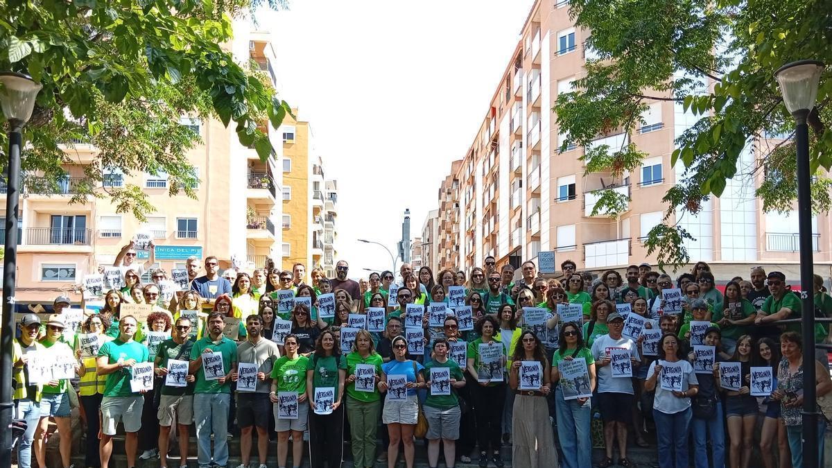 Concentración de repulsa en la Vall d'Uixó.