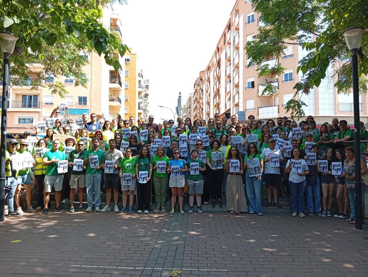 Concentración de repulsa en la Vall d'Uixó.
