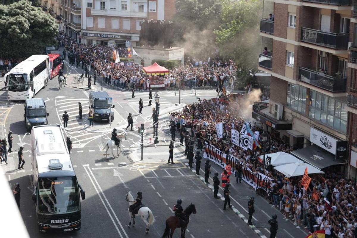 Así ha sido el recibimiento de la afición al Valencia CF antes del ...