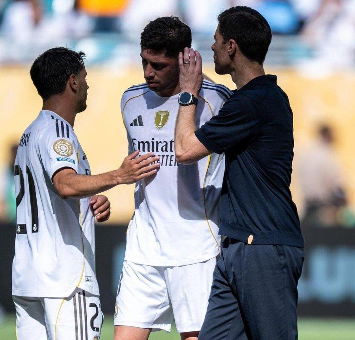 Valverde con Xabi Alonso en el Mundial de Clubes.