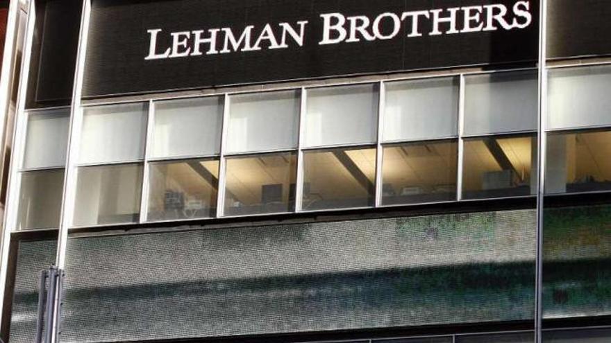 Fachada del banco Lehman Brothers antes de declararse en quiebra el 15 de agosto de 2008. / s. stapleton