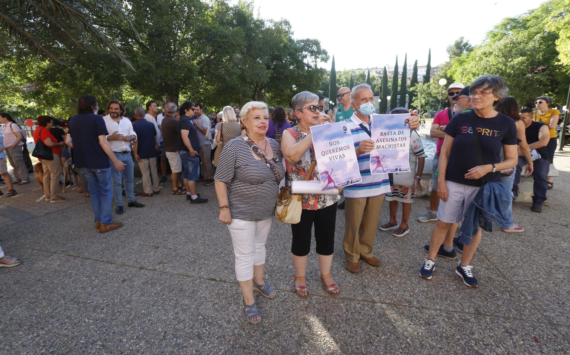 FOTOGALERÍA | Concentración vecinal por el asesinato de una mujer en San José