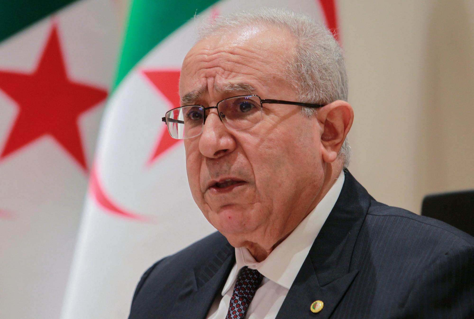 El ministro de Exteriores de Argelia, Ramtane Lamamra, durante una rueda de prensa este martes.
