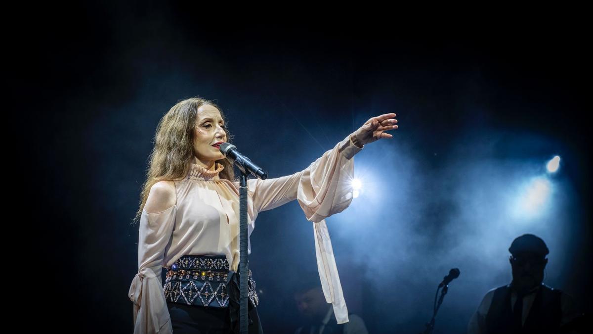 La cantante Luz Casal en el Festival de Teatro, Música y Danza de San Javier.